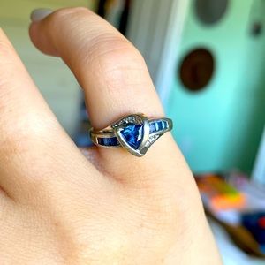 Gorgeous vintage 10k gold sapphire ring